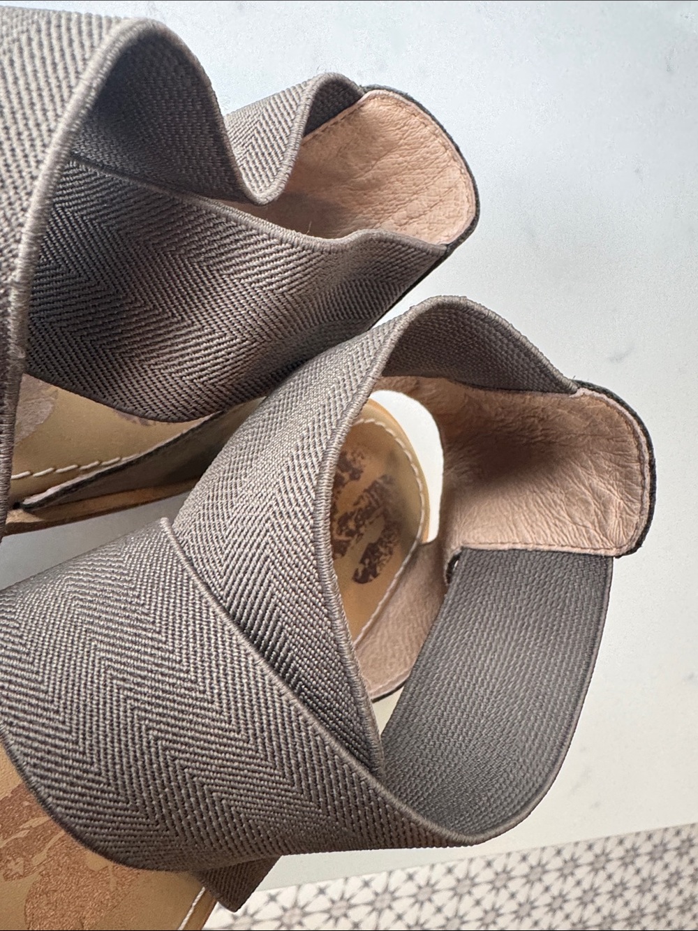 SOREL Ella II Strappy Olive Crisscross Elastic Sandals Women’s 8.5 - Picture 11 of 16